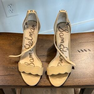 Sam Edelman Scalloped Ankle-Strap Heels in Beige. Size 6.5